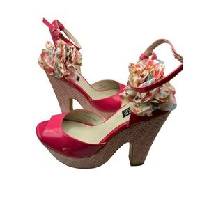 Dolce by Mojo Moxy Pink Patent Leather Sandal Flower Embellishment High 7.5